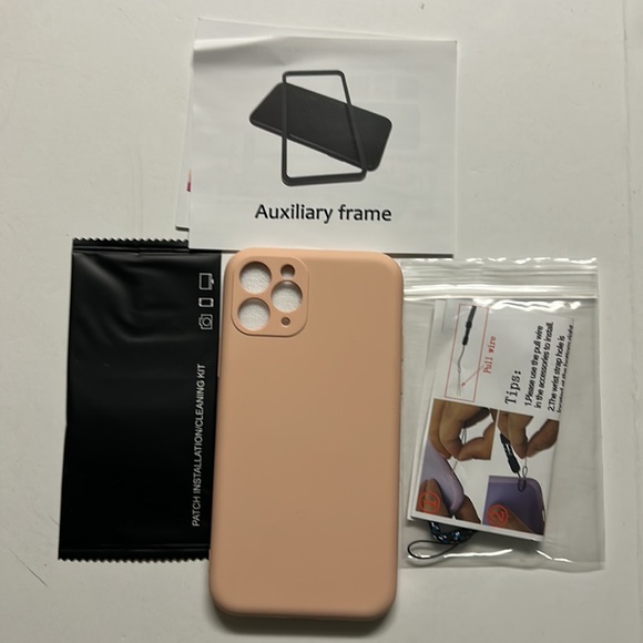iPhone 11 Pro Case w/Accessories - Picture 5 of 7
